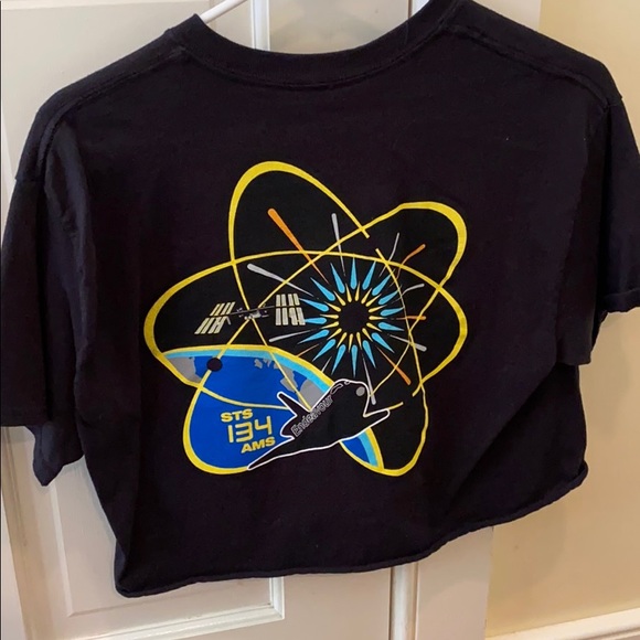 graphic crop t-shirt! - Picture 2 of 2